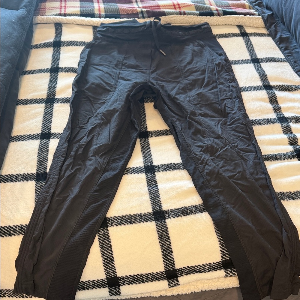 Lululemon black pants